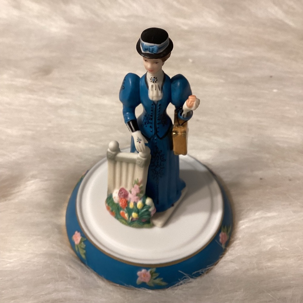 Avon Miniature Mrs. Albee w/Dome - Picture 2 of 8
